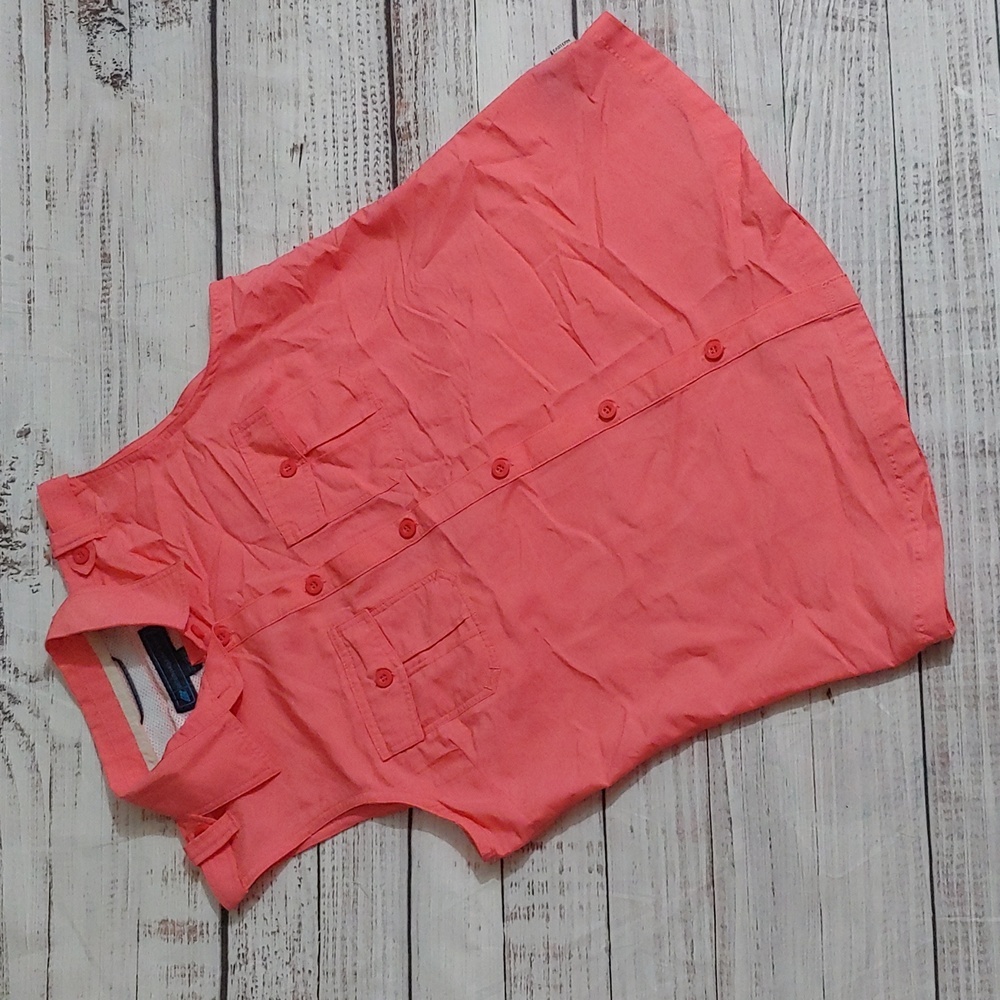 EASTERN MOUNTAIN SPORTS SLEEVELESS SHIRT